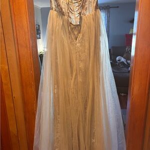 Elegant Strapless gold Dress